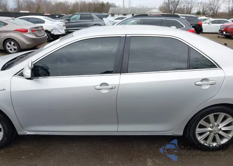 2014 Toyota Camry Hybrid Xle z USA, uszkodzony, nr VIN 4T1BD1FK9EU119558